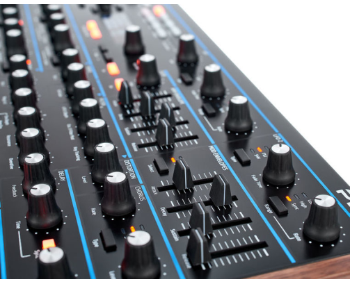 Novation PEAK sintetizzatore polifonico