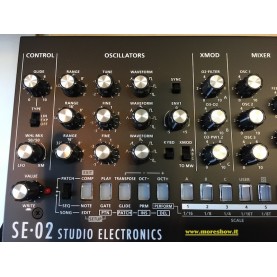 ROLAND SE02 Analogue Synthesiser boutique