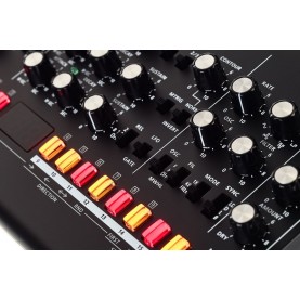 ROLAND SE02 Synthétiseur analogique